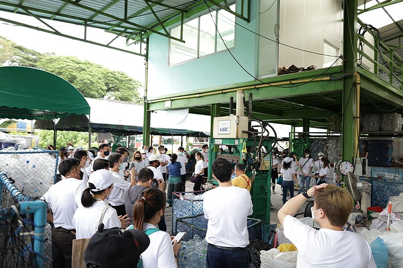 FPT ESG Champions organized an ESG educational trip for learning waste management at Chak Dang Temple, Samut Prakarn province